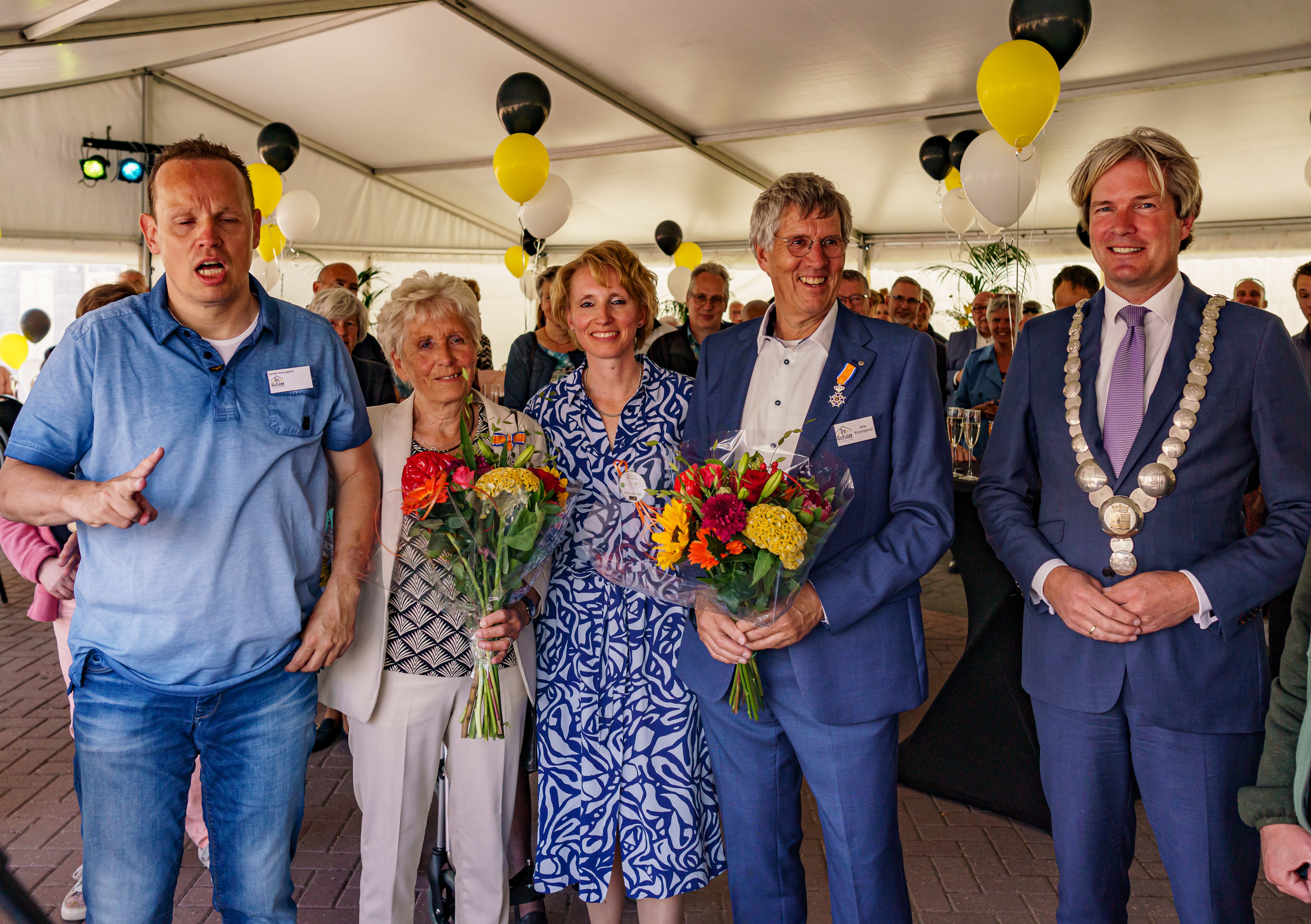 Een foto van burgemeester Van Oosten - Koninklijke onderscheidingen voor heer en mevrouw Korengevel