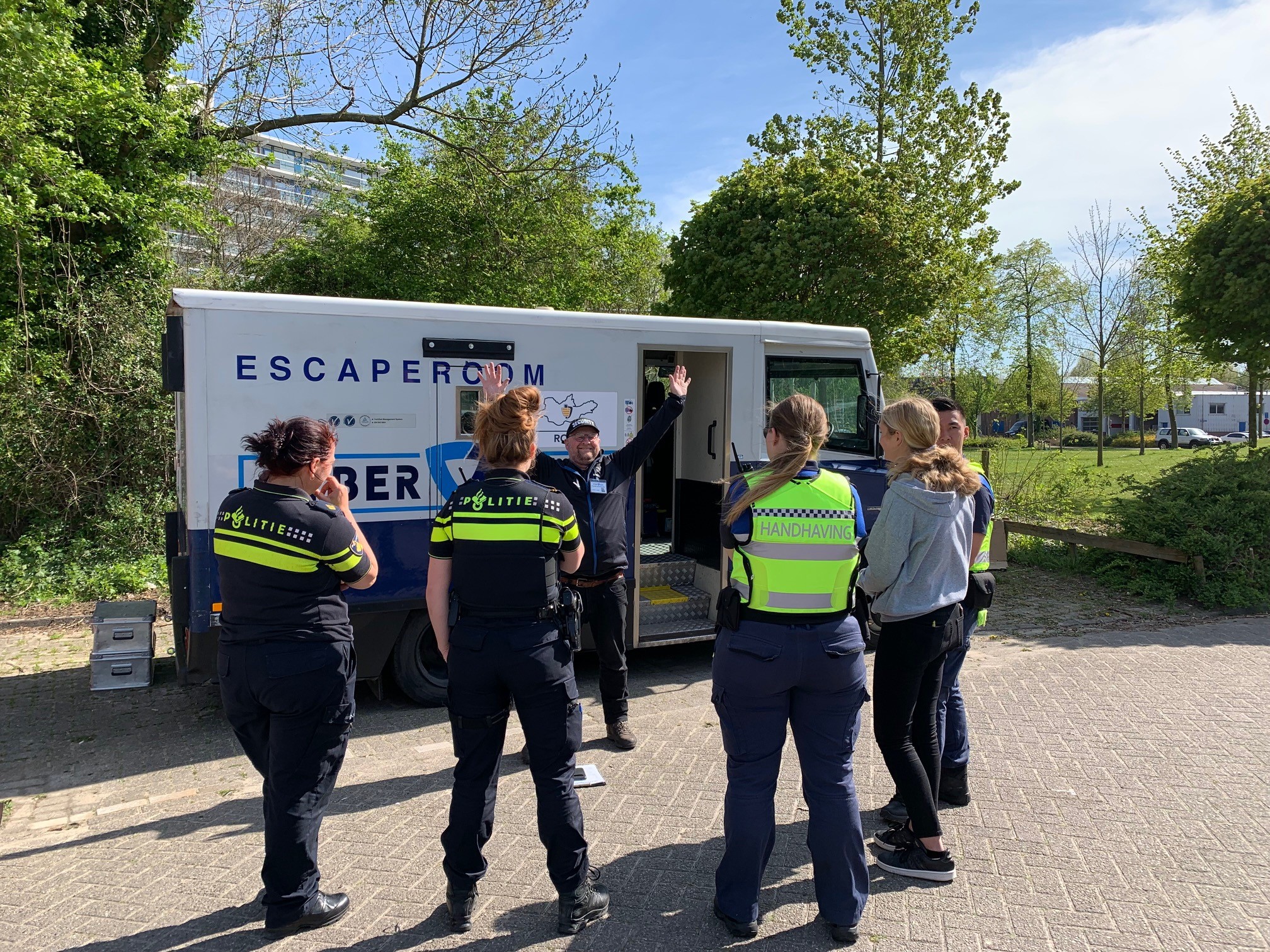 Foto: handhaving en politie bij escaperoom