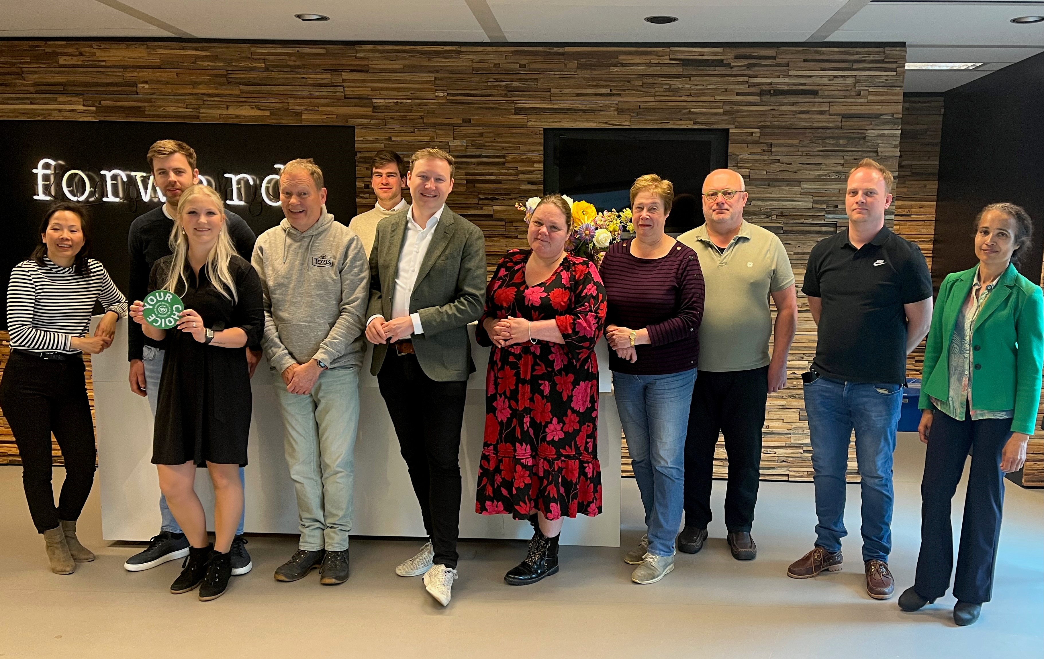 Yumi Overbeeke (Greendish), Celine Boudewijn en daarachter partner Maikel van der Steen (De Pannekoekenbakker), Dick van Vliet (Kerels aan de Maas), Igor Bal (Wethouder Duurzaamheid), Melanie Murray (Murray’s Irish Food & Drinks), Yvonne en Ronald Kleyburg (’t Ganzengors), Jochem Bal (’t Plateau Eten & Drinken), Sally Schlebaum (Provincie Zuid-Holland)