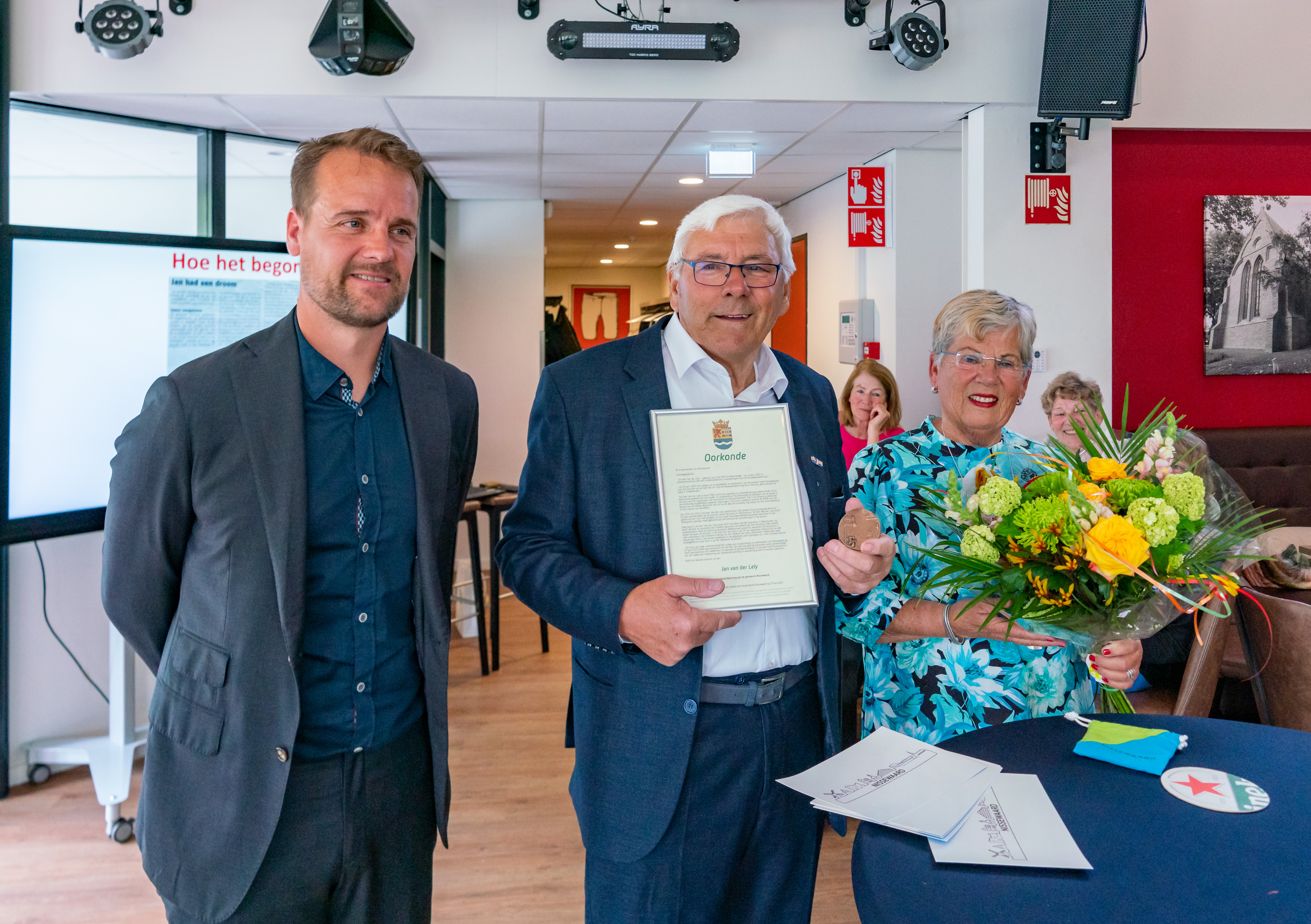 Foto van wethouder Hamerslag met Jan van der Lely